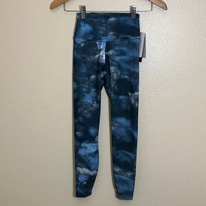 NWT Nike One Blue Gentle Support Athletic Training 7/8 Length Leggings